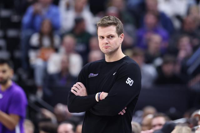 鲁能客战重庆铜梁龙，主帅唐田选择携四名门将上阵